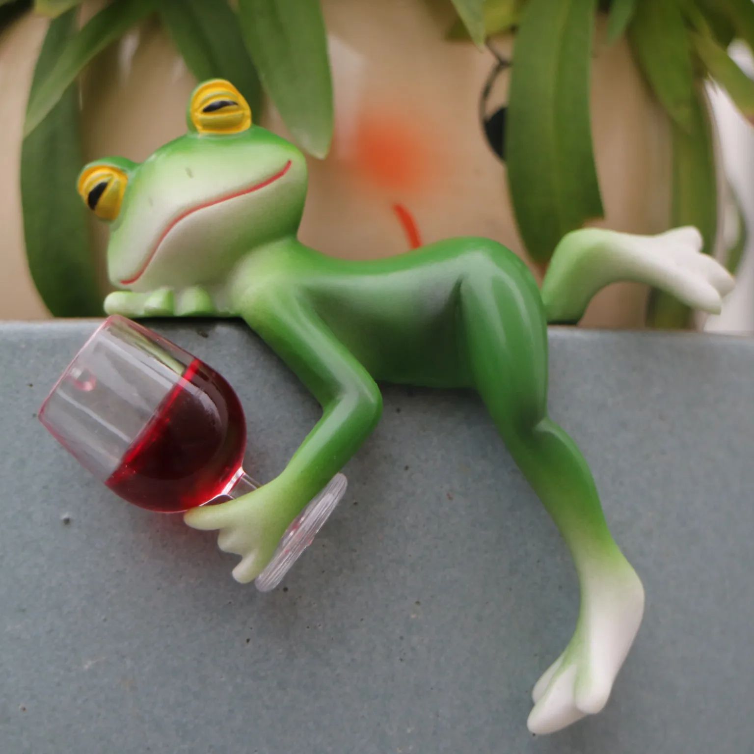 A delightful green frog and wi - огляд і ціна Terrarium Glass Bottle