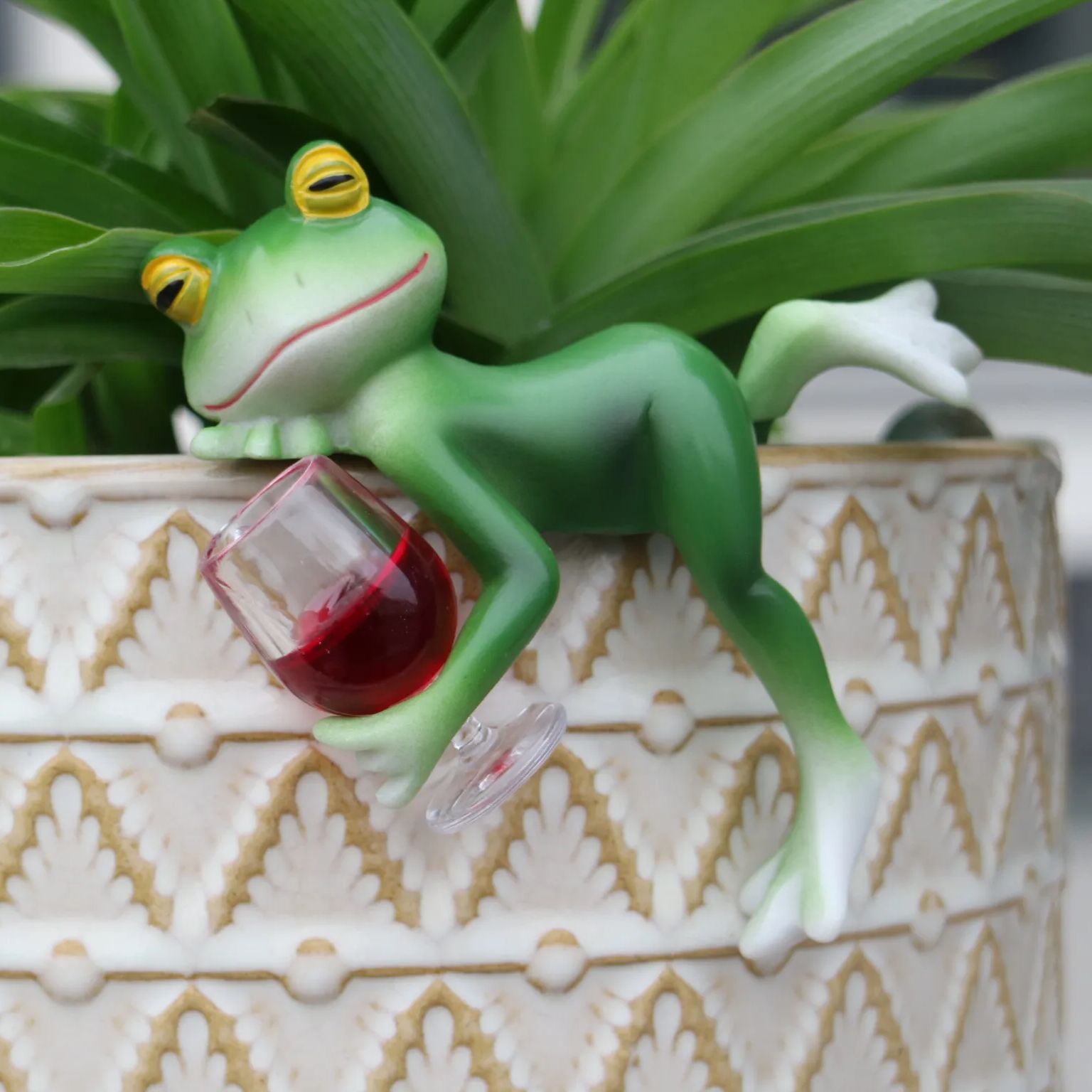 A delightful green frog and wi - огляд і ціна Terrarium Glass Bottle